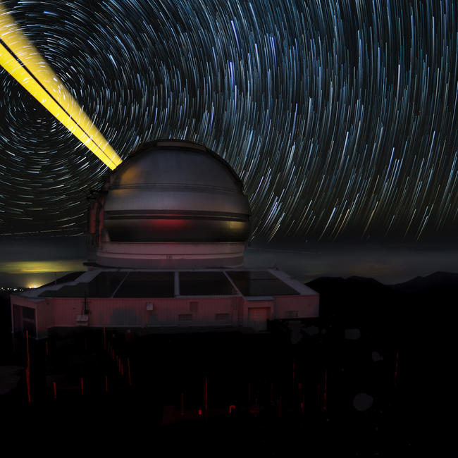 Gemini North telescope propagates yellow laser guide star trails in time-lapse image