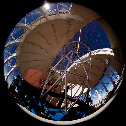 Picture of the Gemini North laser propagation from the floor of the dome.