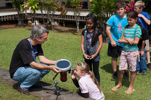 Picture of Subaru Observatory’s Olivier Guyon shows students at Ha’aheo Elementary School the surface of the Sun using a safe solar filter.