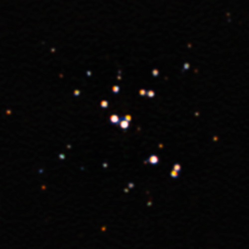 Imagen más nítida de R136a1, la mayor estrella conocida. Situada en la nebulosa de la Tarántula, LMC. Captada con el generador de imágenes Zorro, telescopio Gemini Sur. Desafía la comprensión de las estrellas masivas.