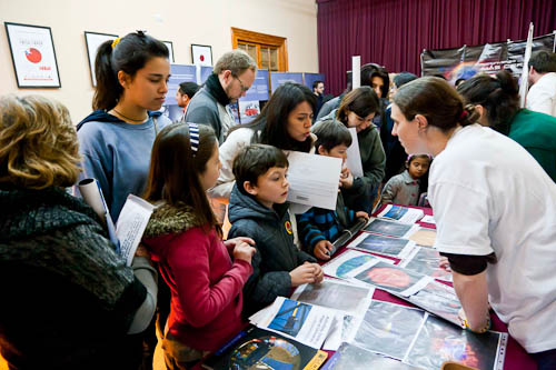 Picture of families and the public interacting with Gemini astronomers