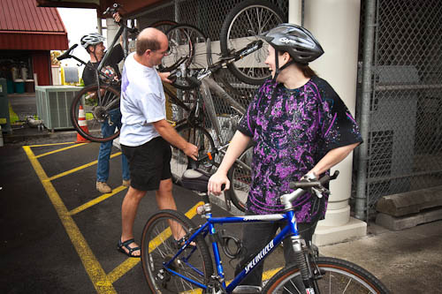 Photo of some bike users at the observatory facilities.